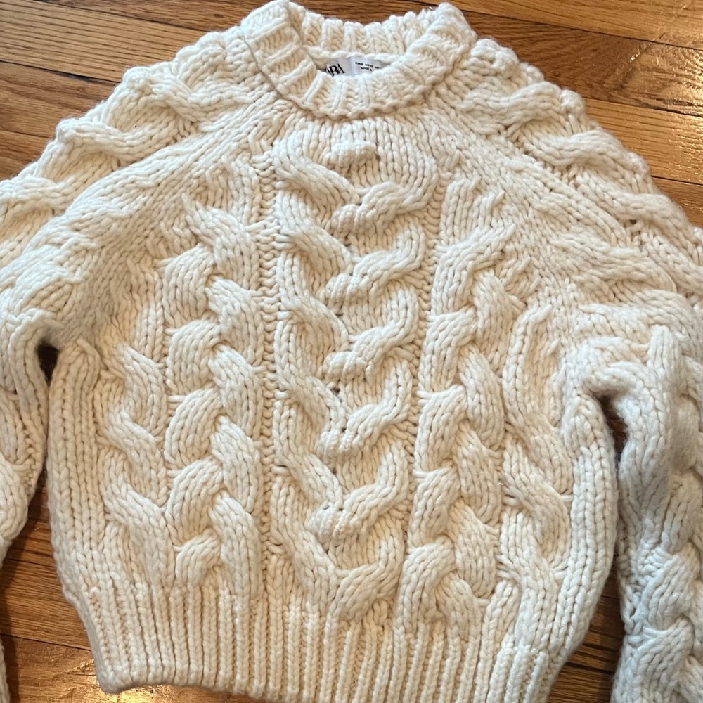 Zara small cream cable knit sweater